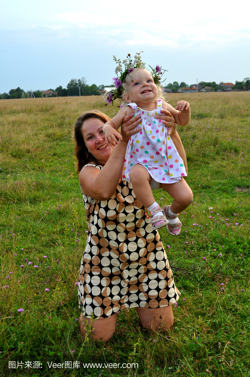 伊万诺-弗兰克依维卡,乌克兰地区,18到23个月