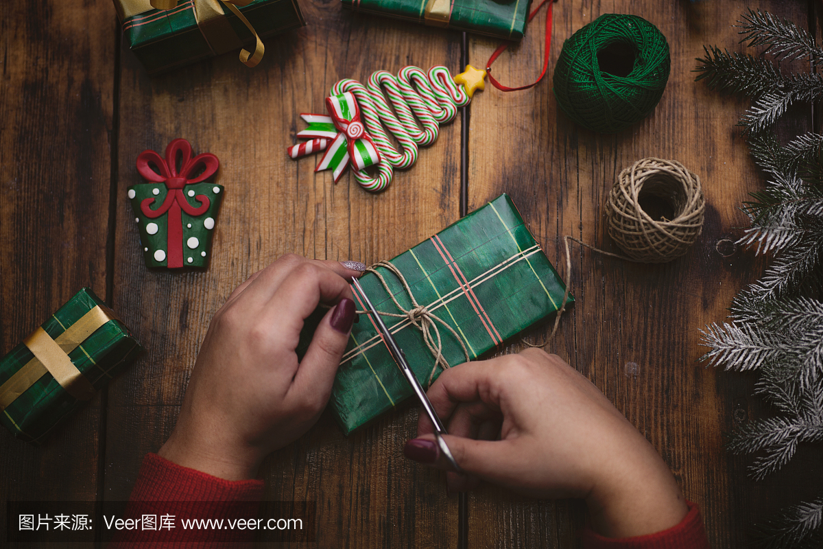 手工制作新年或圣诞礼物和装饰品具有复古效果