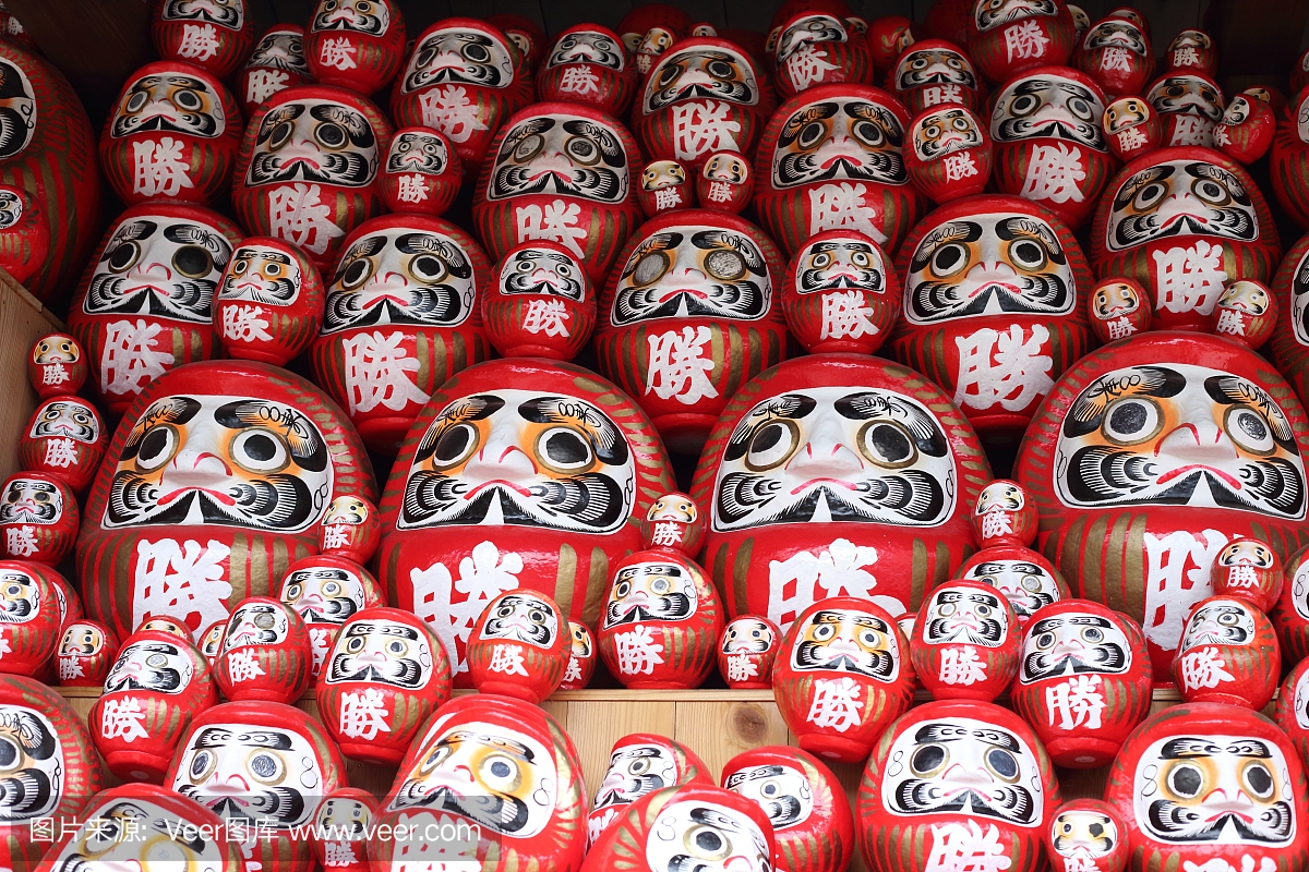 daruma或红色的好运气娃娃在日本