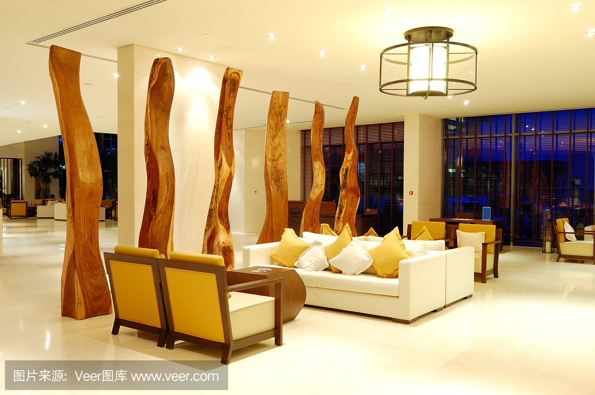 位于迪拜,阿联酋的豪华酒店大堂的放松椅