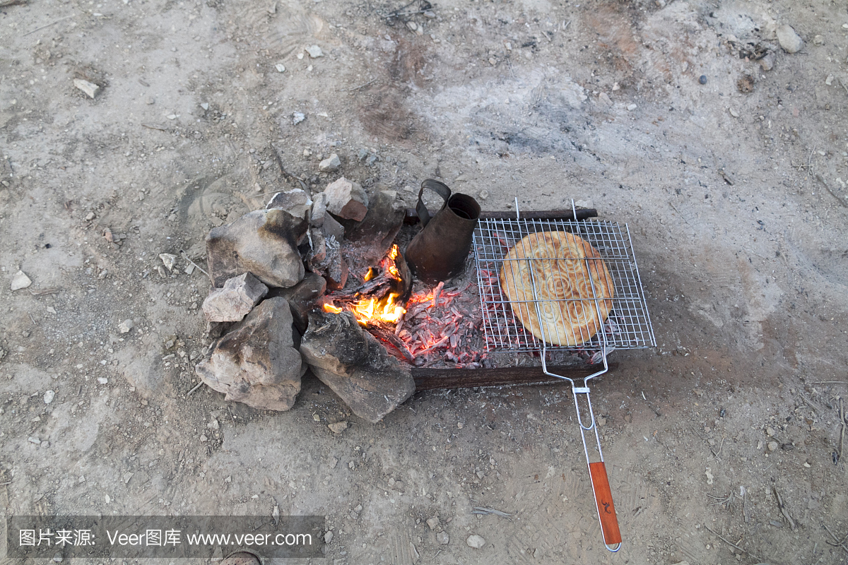 达尔瓦扎瓦斯火山口土库曼斯坦的野营经验