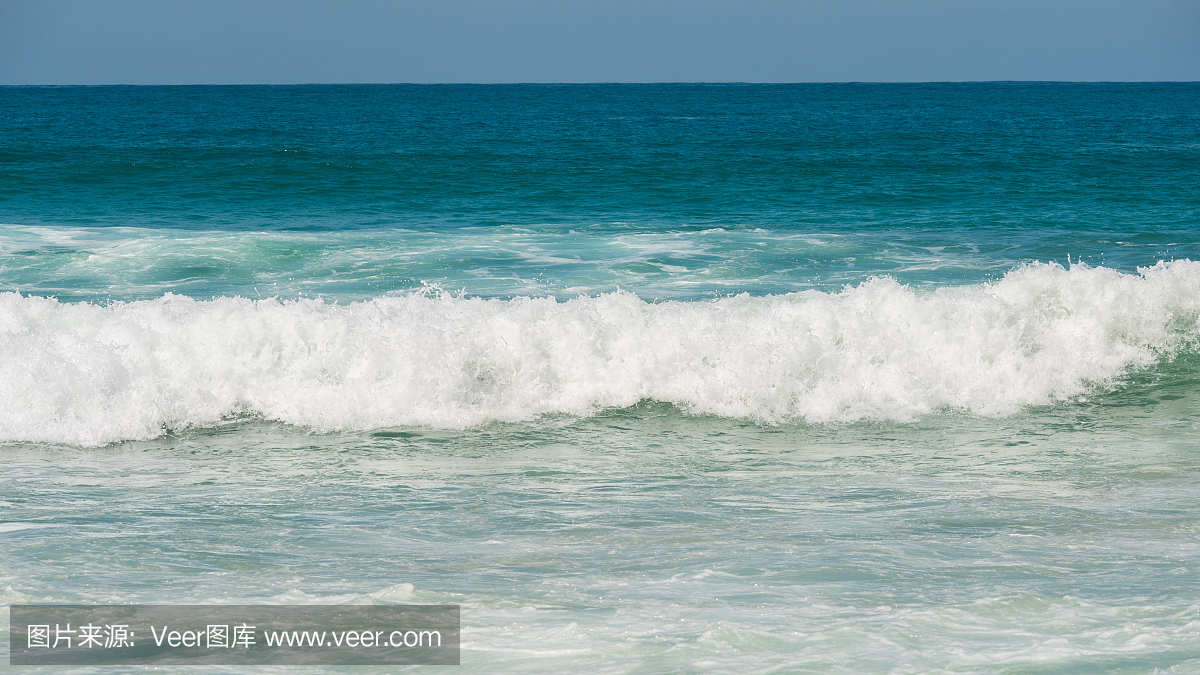 在安达曼海或太平洋自然概念的台风季节海中的