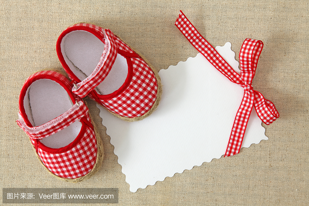 红鞋和空白纸