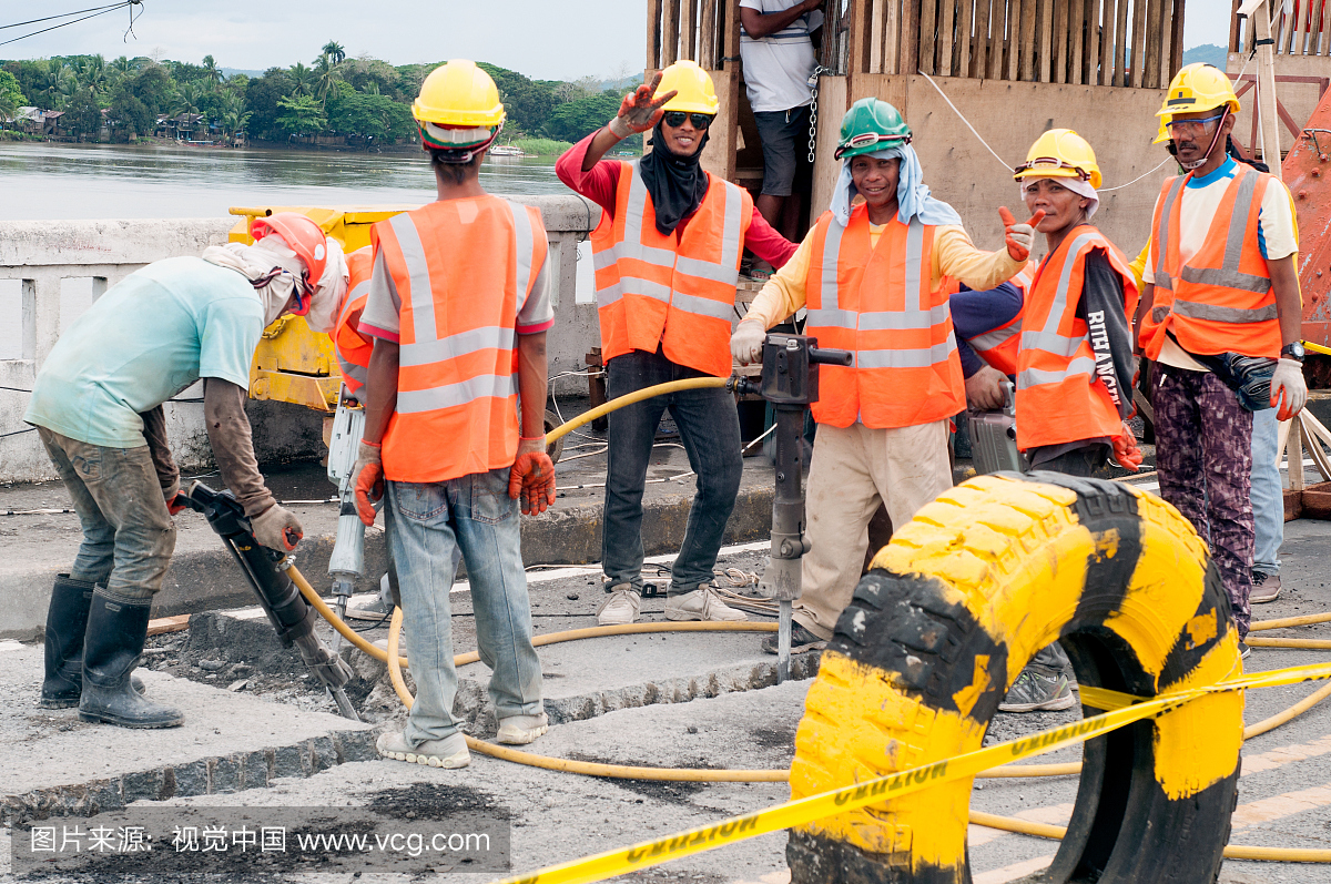在菲律宾Butuan的Magsaysay大桥工作