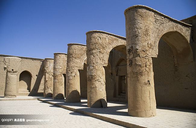 est and recalls the buildings of the pre Islamic e est and recalls the buildings of the pre Islamic e