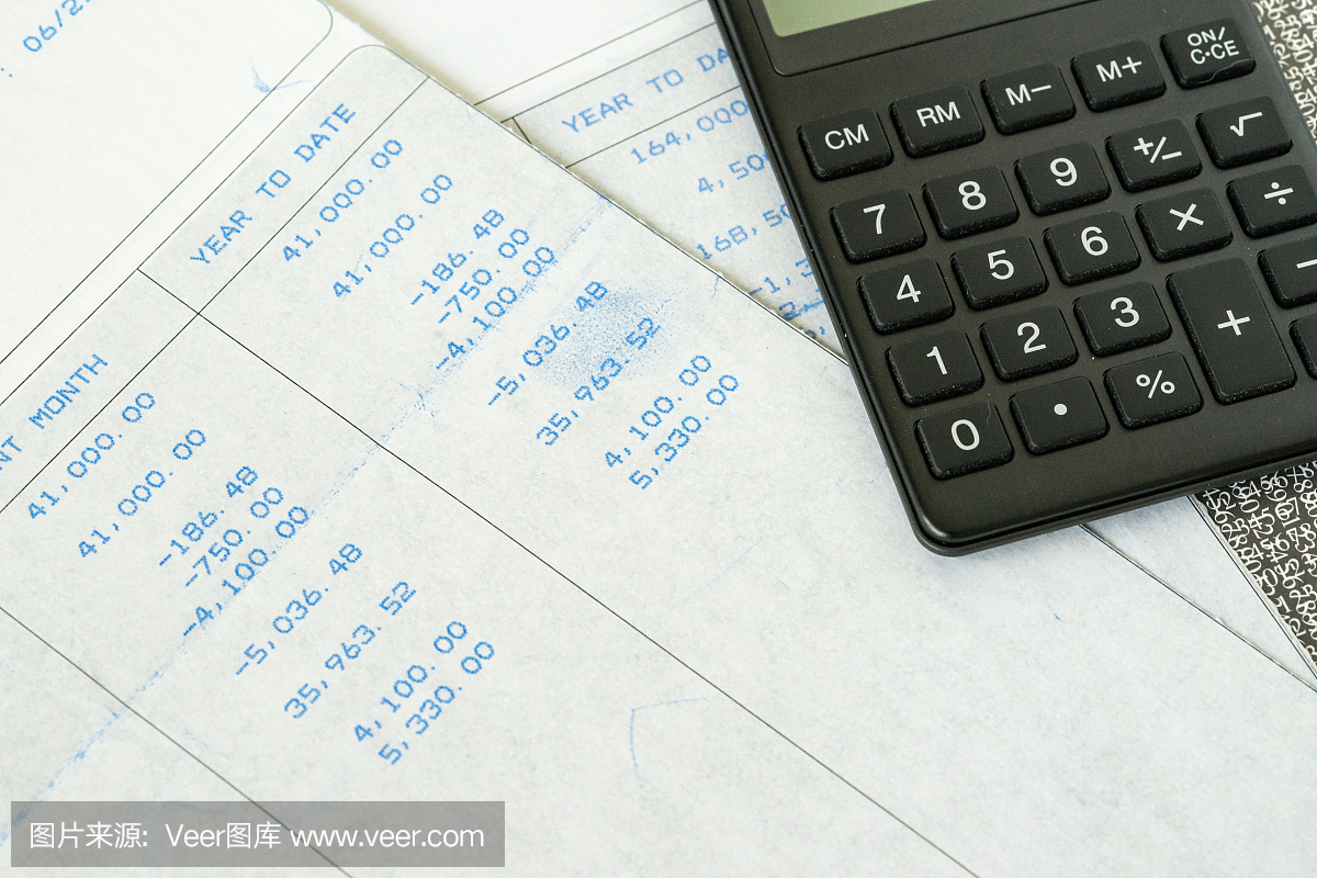 财务办公室工资税计算与工资收入滑倒数字和计