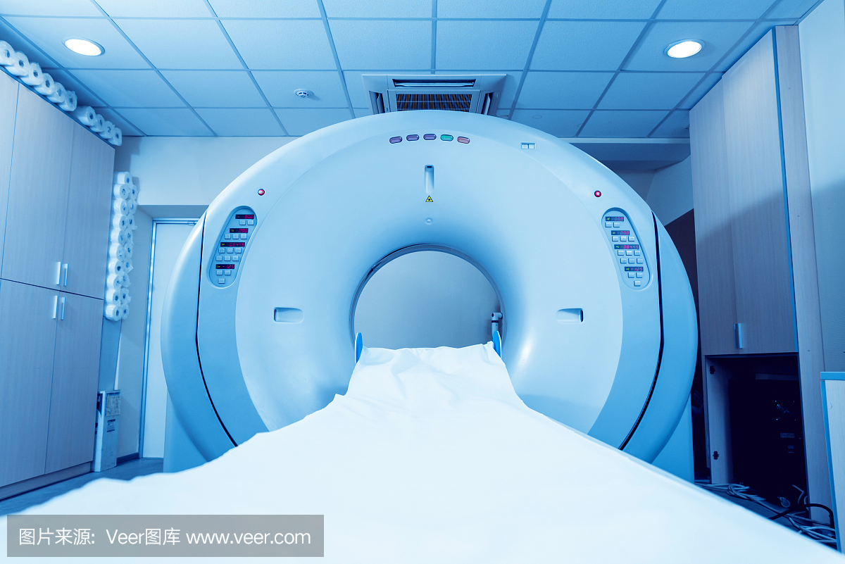 医用器材。在计算机断层扫描的房间里