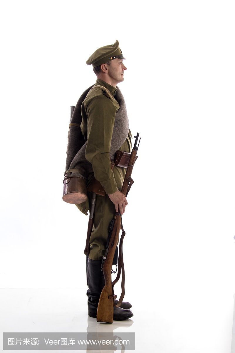 以俄国军队的一名普通的战士的形式男性演员在