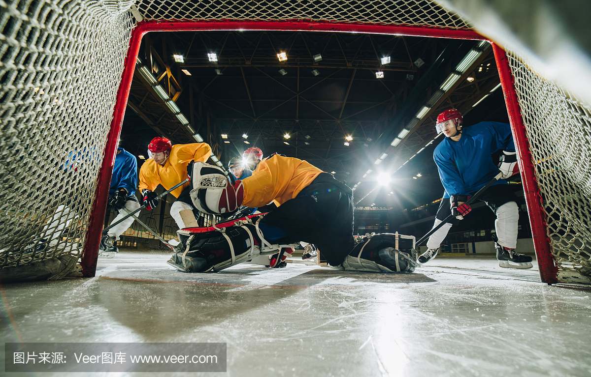 在冰球比赛期间决心守门员守门员。