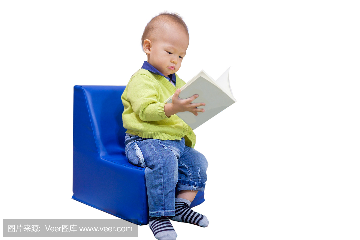 可爱的小亚洲18个月\/ 1岁的小男孩孩子坐在椅