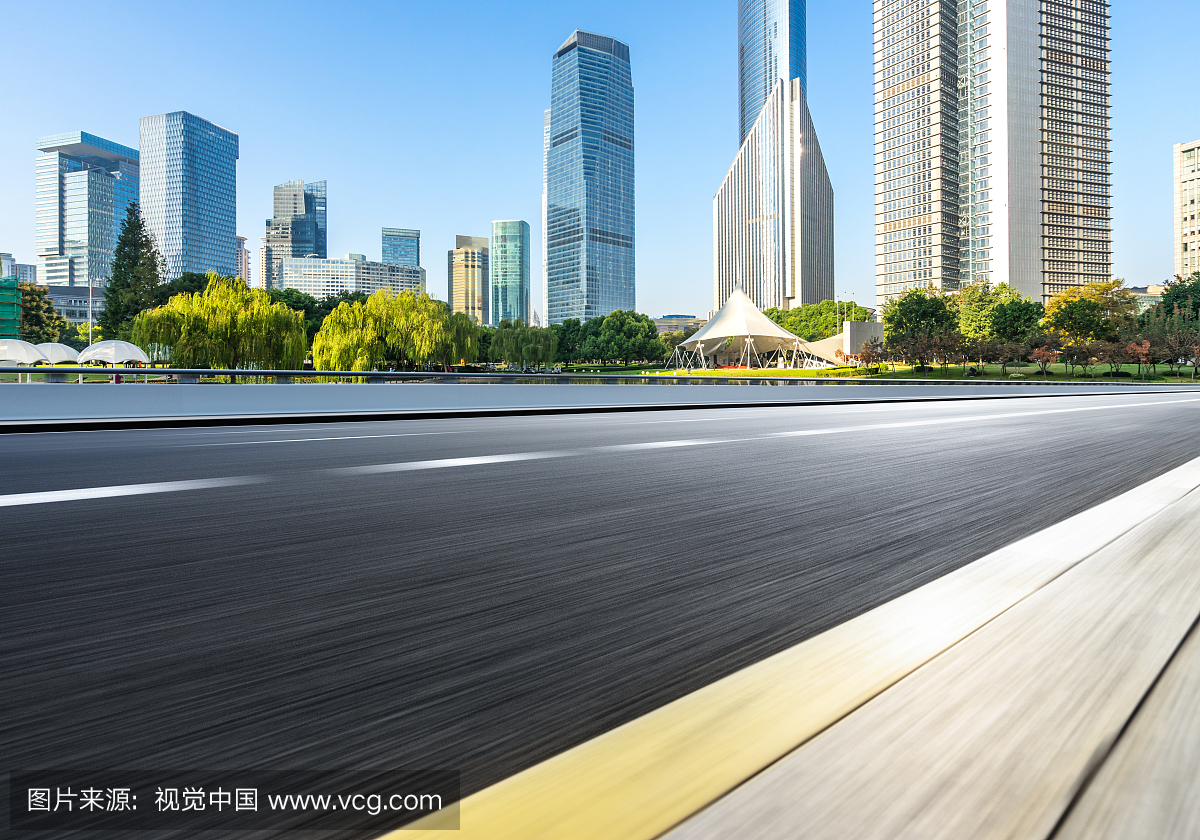 上海城市天际线与高速公路