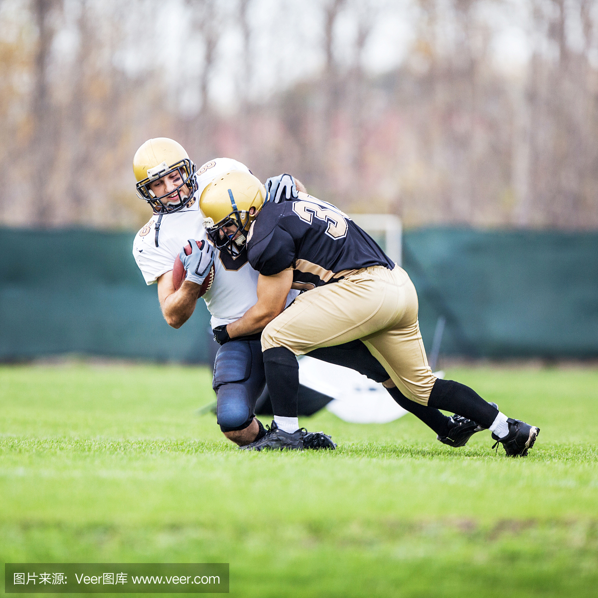 美式橄榄球行动。