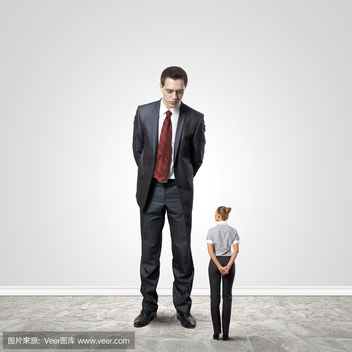 专横,颐指气使,蛮横,一意孤行的