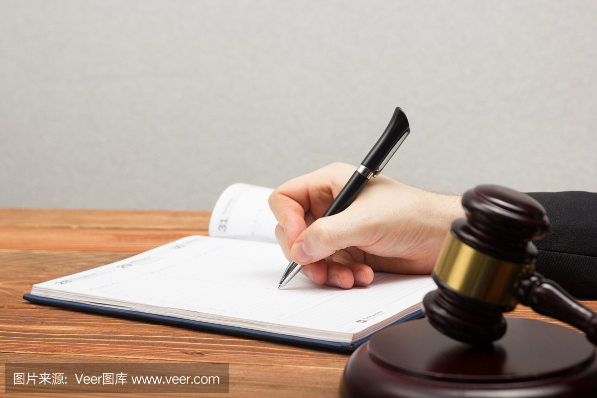 律师工作。公证人在其工作场所签发文件