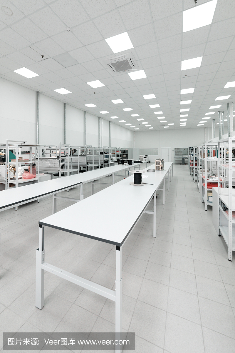 清洁生产室。工业电子产品制造