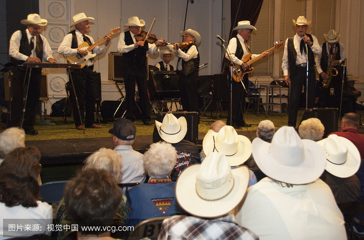 德州Playboys西部摇摆乐队在一年一度的Bob W