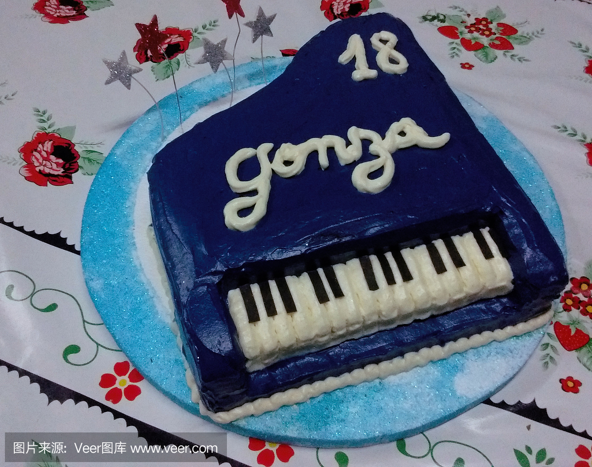 生日蛋糕,生日蜡烛,生日蜡烛蛋糕,钢琴