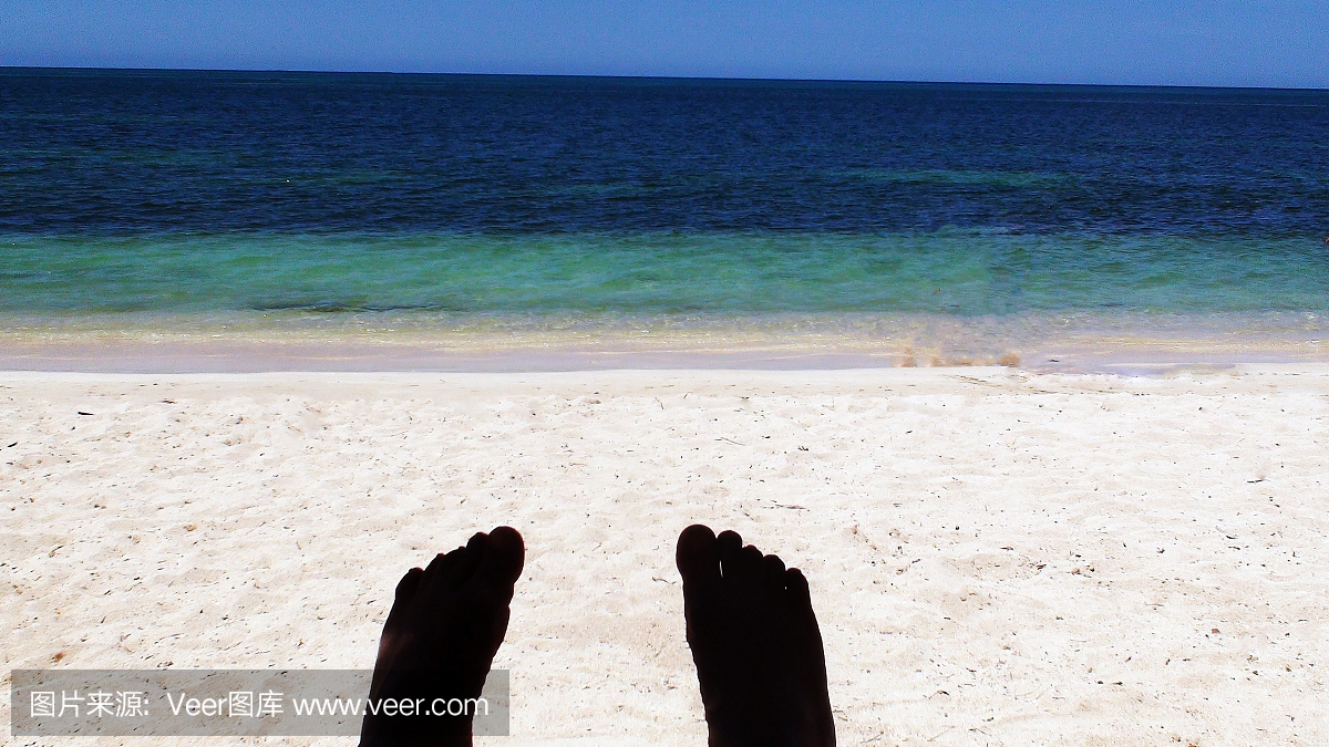 挂在美丽的暖暖的加勒比海滩的脚