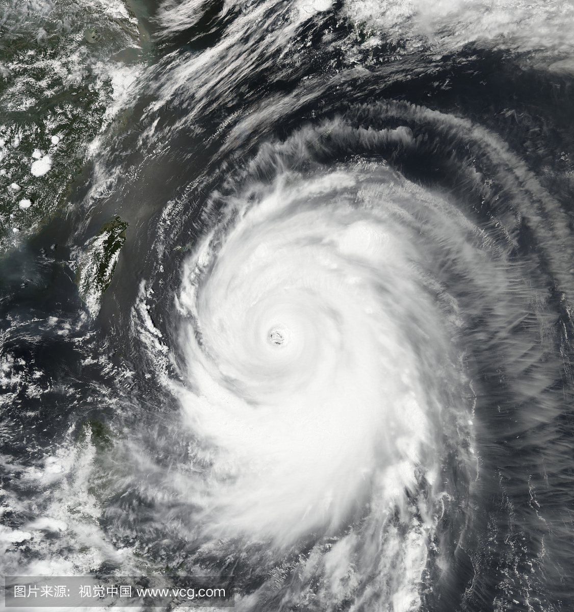 2014年7月7日 - 超级台风Neoguri向冲绳和日本