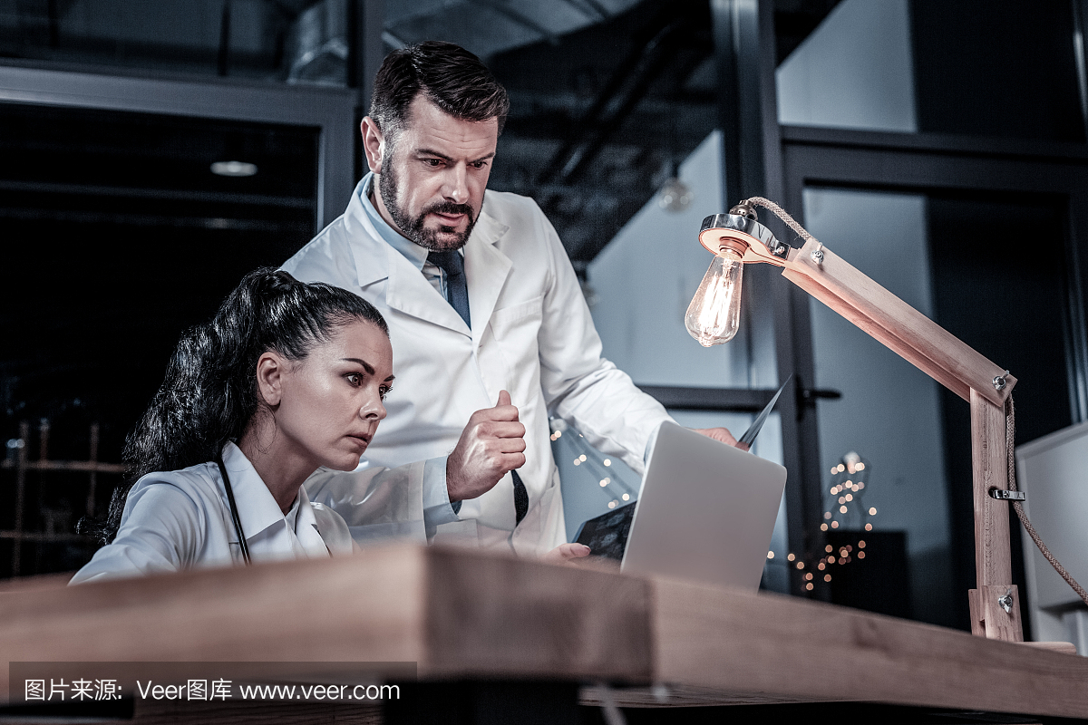 专横,不讲理,发号施令,一意孤行的