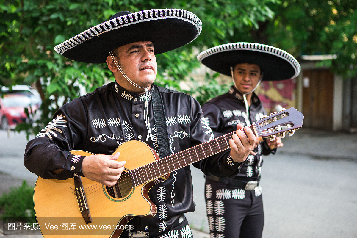 墨西哥,拉丁美洲,西班牙音乐家在街上。