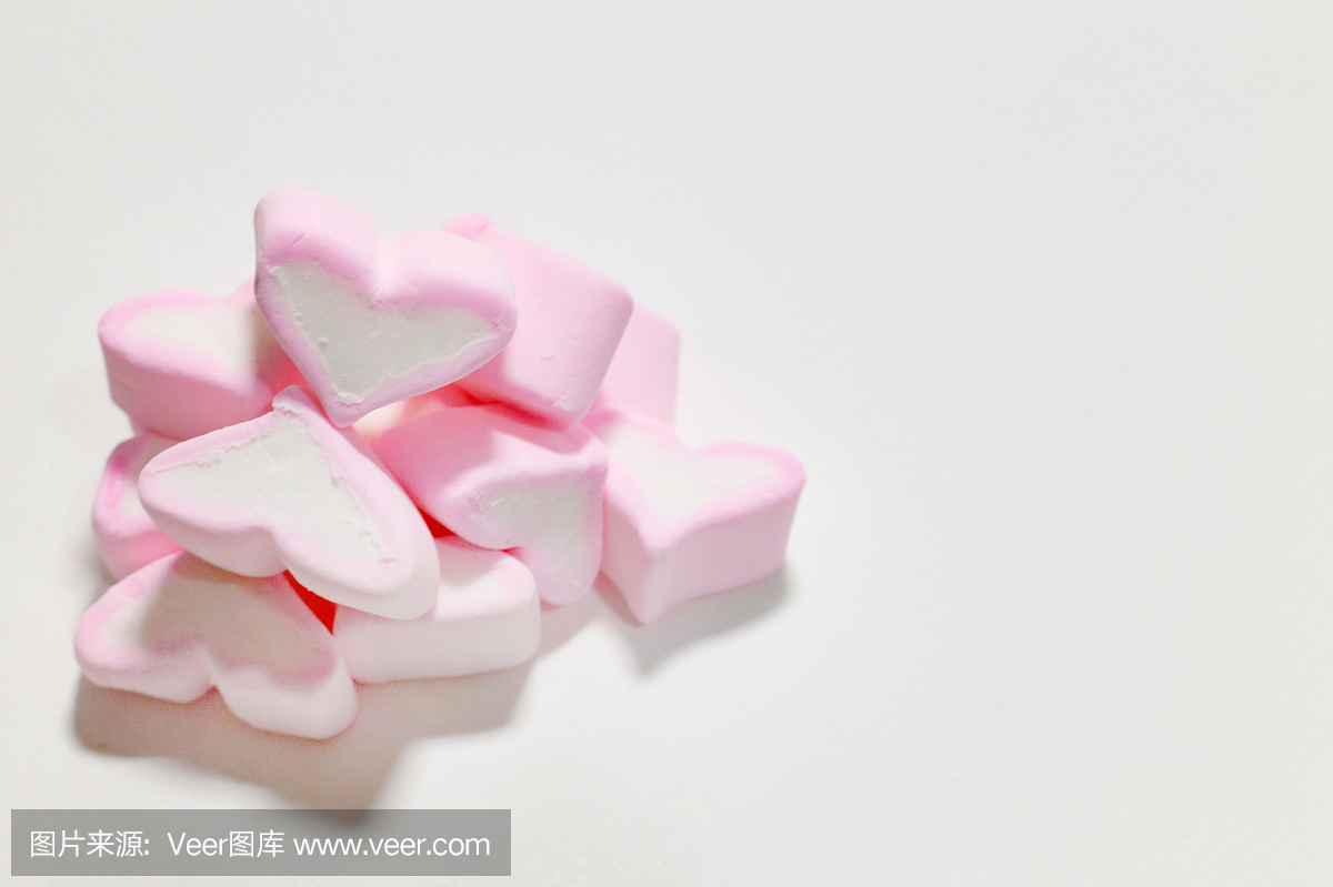 白色粉红色棉花糖心清除图像背景。