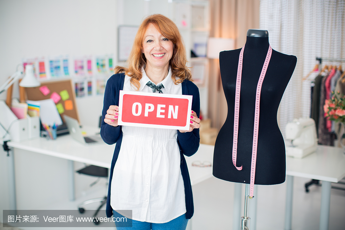 成熟的女人经营业务成功。