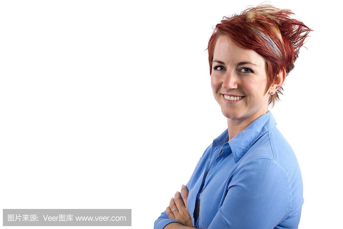 在白色背景上与Copyspace的年轻红头发女服务