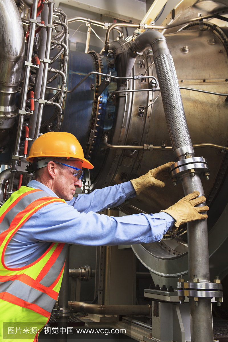 燃气轮机的燃油点火阶段的工程师,在涡轮机关