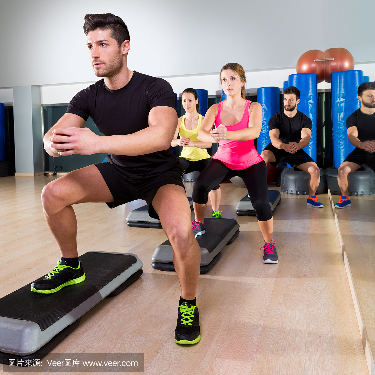 有氧踏板操,有氧踏板健美班,踏板健美操,有氧健