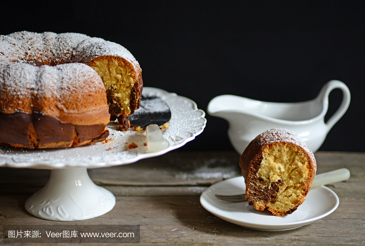 浅蓝色简约风蛋糕糕点三折页