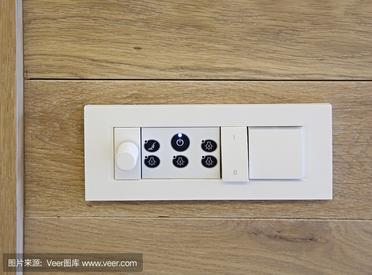 现代灯开关在一个房间