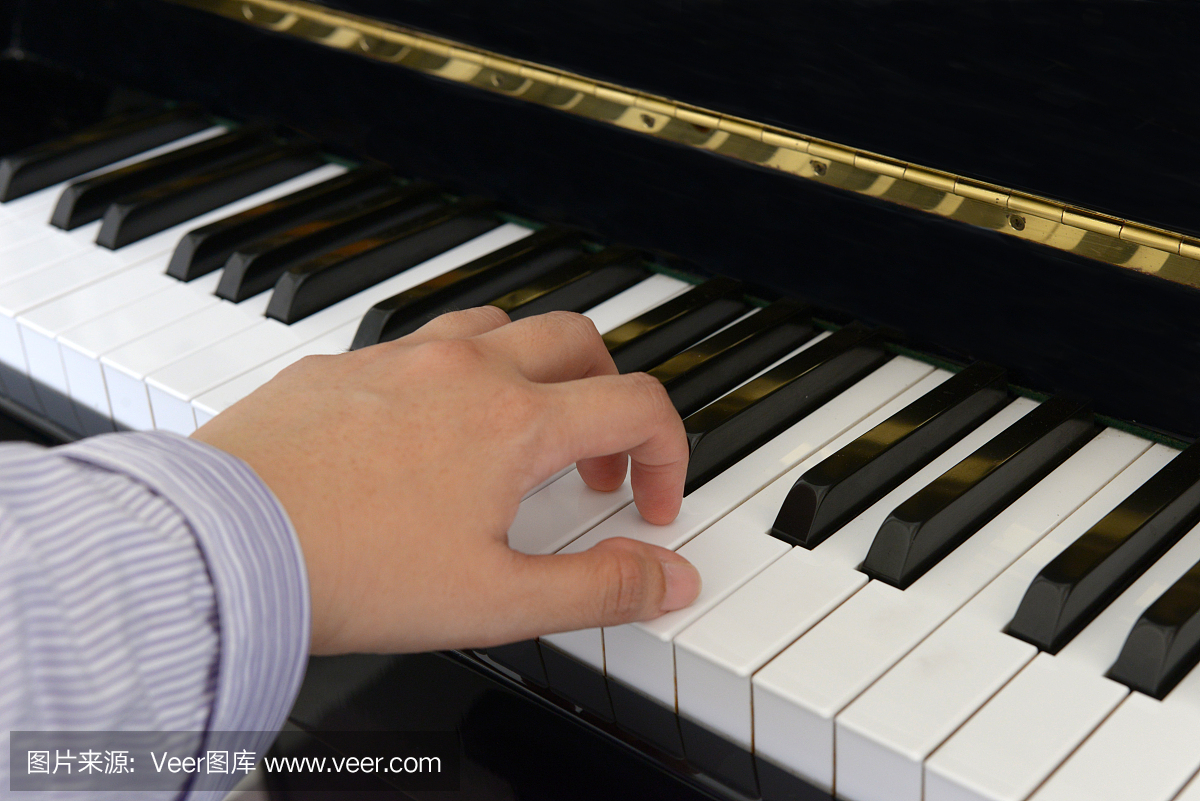 钢琴师,钢琴家,钢琴演奏,演奏钢琴