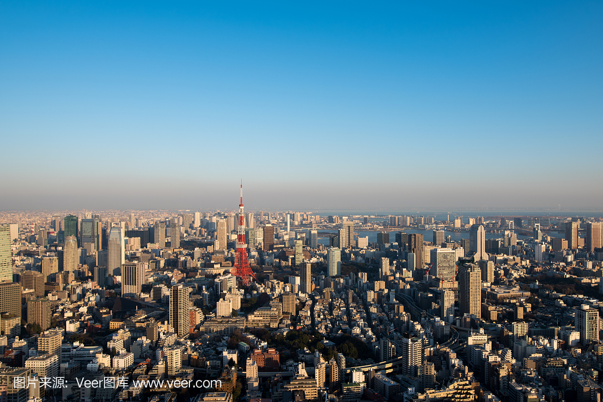 大东京地区密集的建筑景观与东京塔