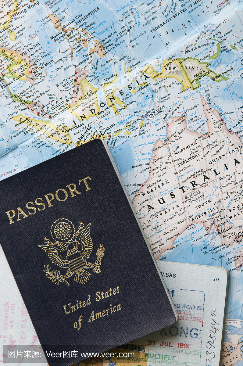 美国护照与地图
