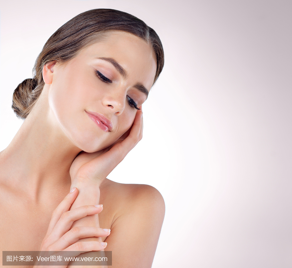 头发向后梳,后背头,将头发往后梳,热