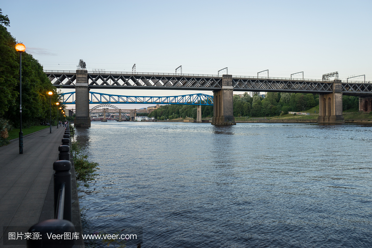 双翼平旋桥,水平旋转式桥,旋开桥,泰因桥