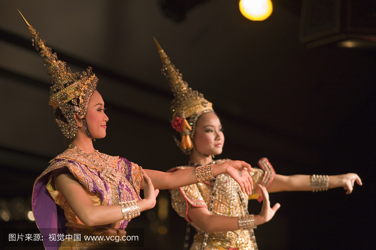 泰国曼谷泰国舞蹈演员表演在东方宫殿酒店