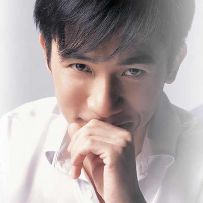 麦昆鞋男明星梁朝伟