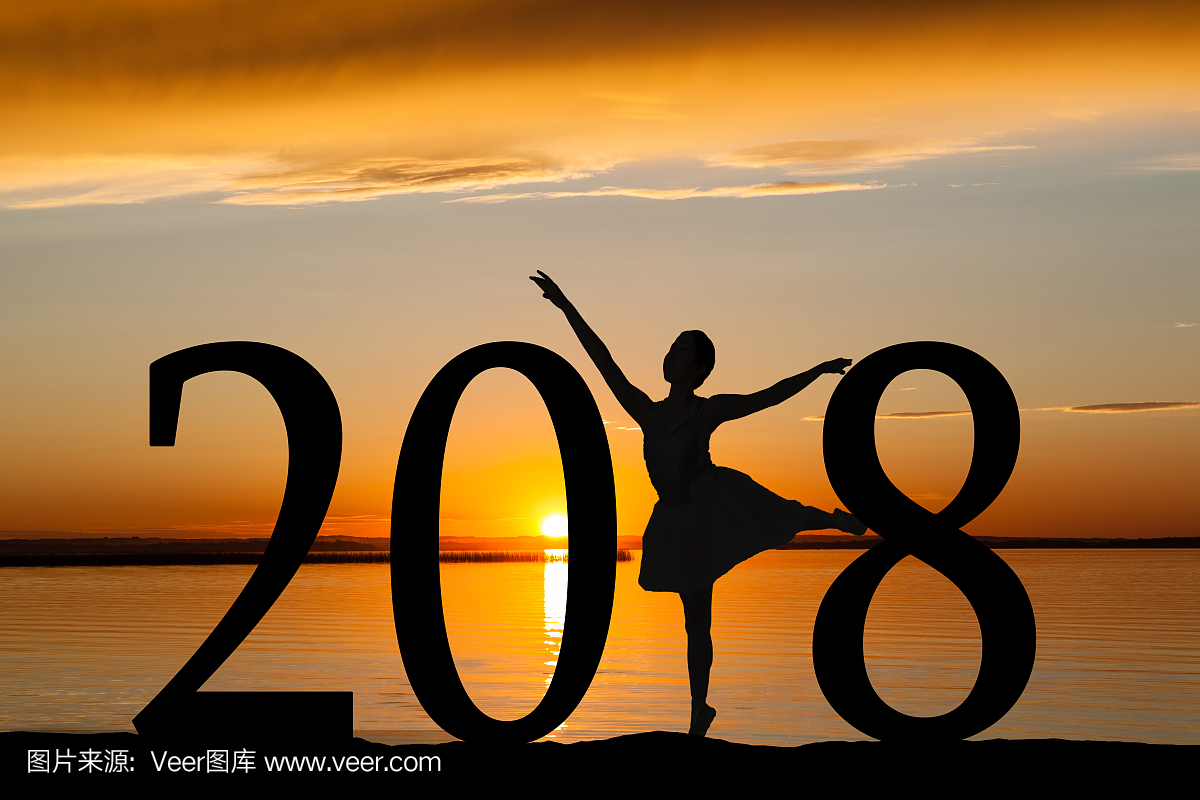2018年新的一年芭蕾舞女郎剪影在金色的夕阳