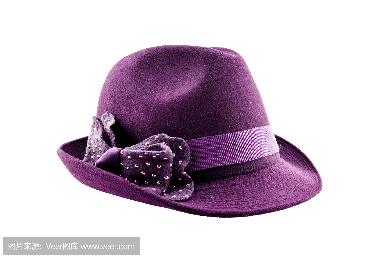 紫色漂亮的帽子与弓在白色背景上。