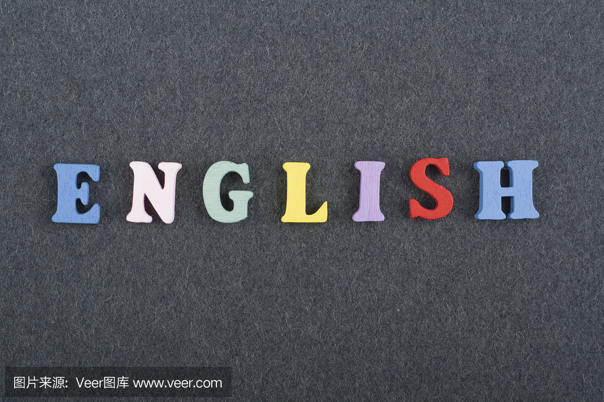 英文单词在黑板背景组成由多彩abc字母表块木