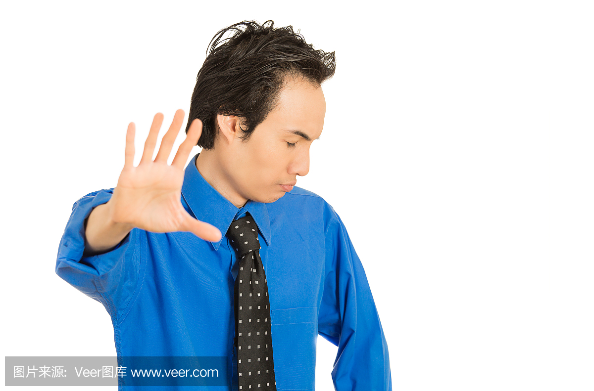 年轻脾气暴躁的男人,态度不好,用手掌向外交谈