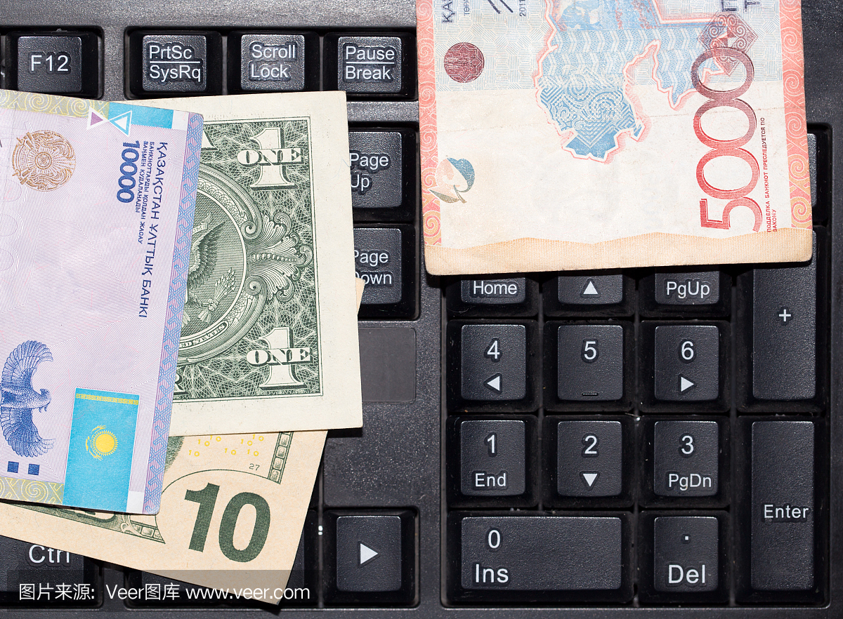 笔记本电脑键盘上的哈萨克斯坦坚挺和美元