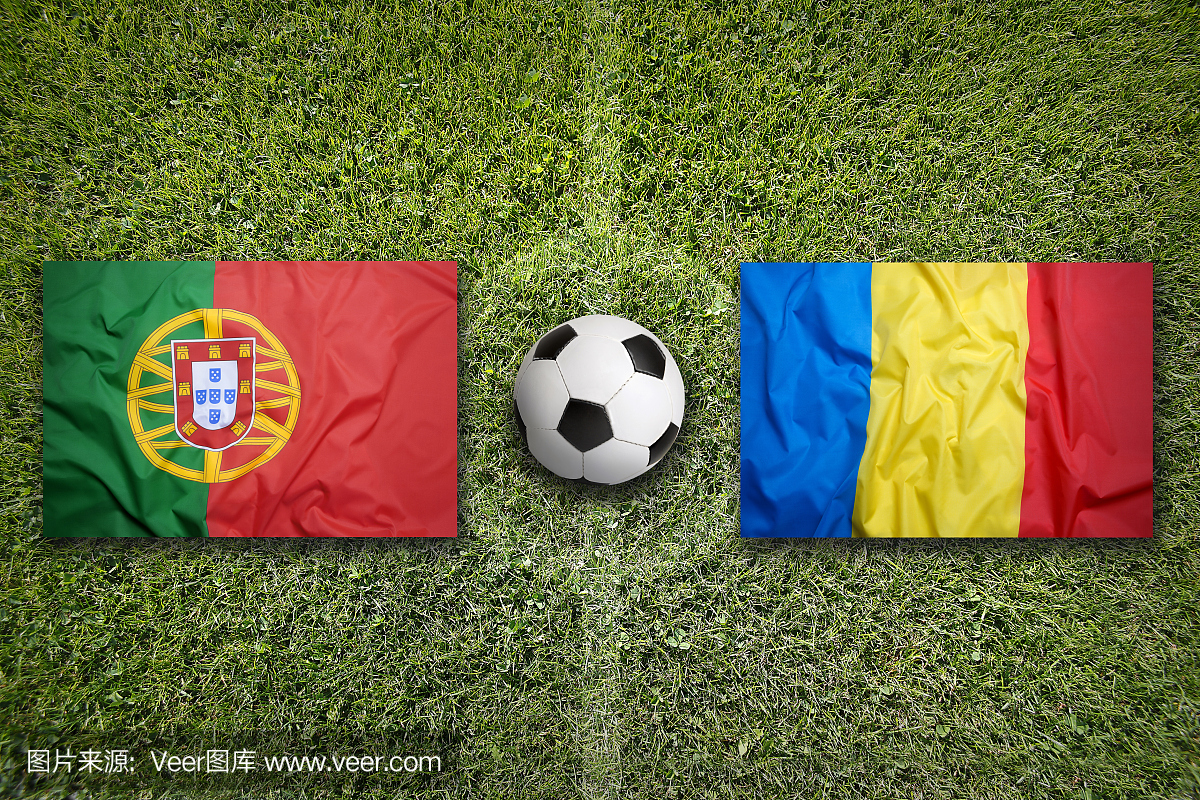 葡萄牙与罗马尼亚旗帜在足球场上