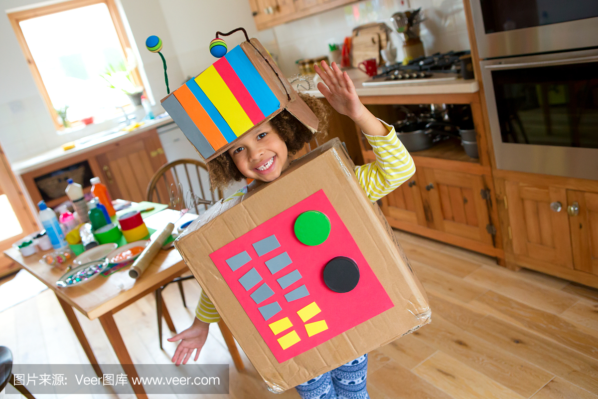 How to Make Box Robots: Kids’ Cardboard Box Craft Project | DK UK