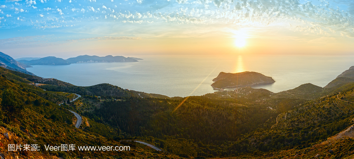 阿萨斯半岛(希腊,凯法利尼亚)的日落景观。