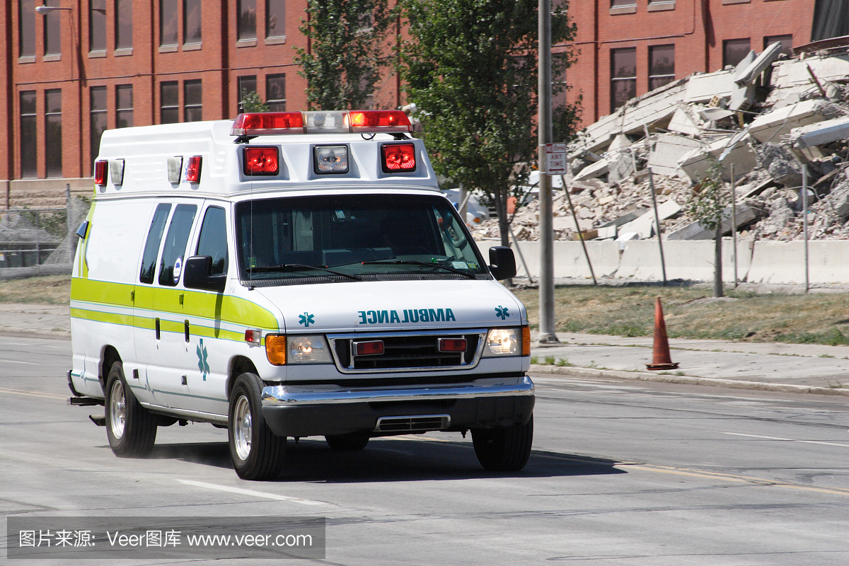 救护车上路打电话