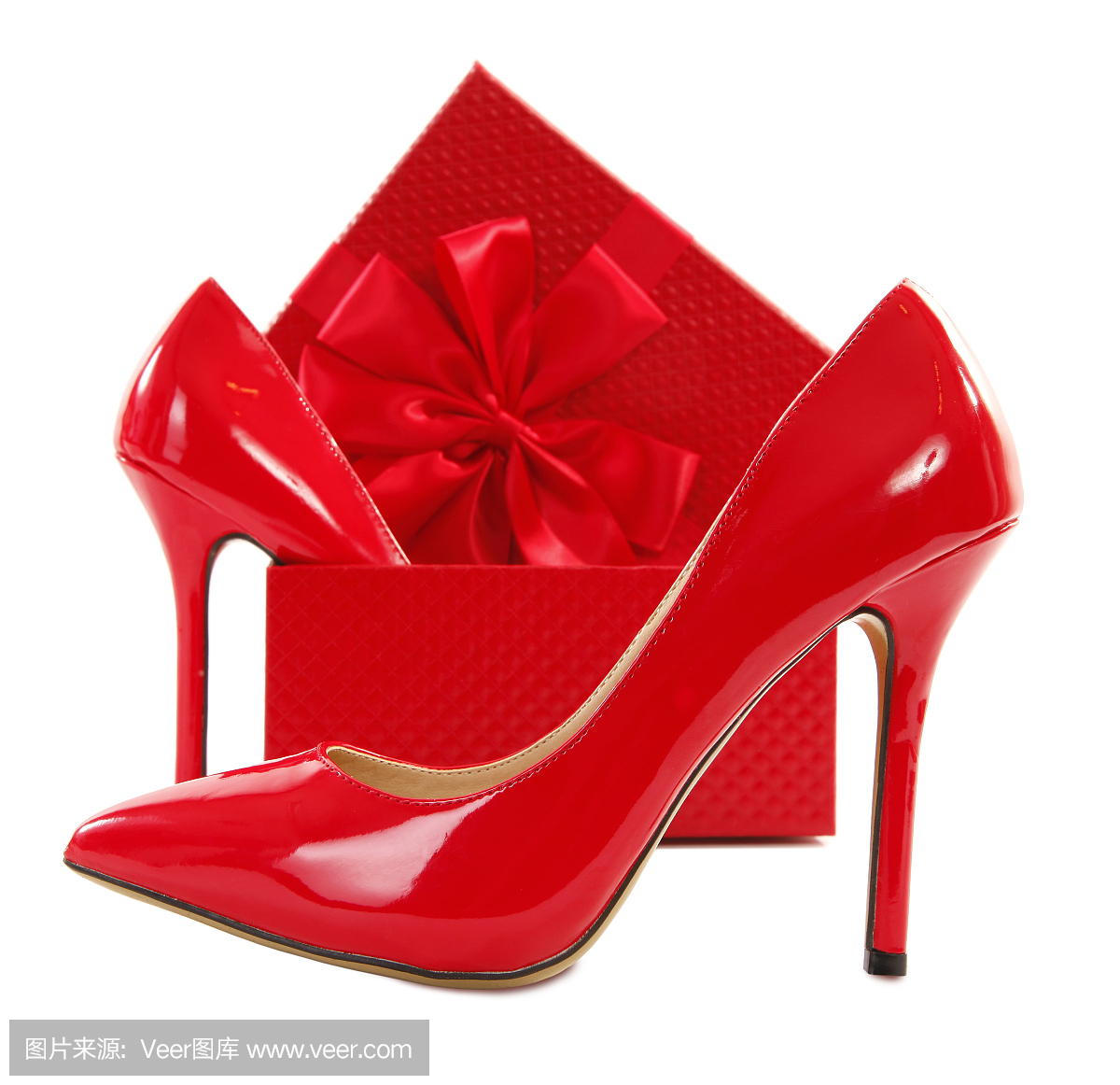 红色高跟鞋泵鞋作为礼物