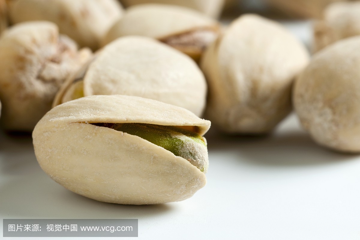 Several pistachios (close-up)